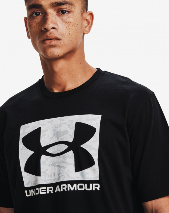 detail Pánské tričko s krátkým rukávem Under Armour UA ABC CAMO BOXED LOGO SS-BLK