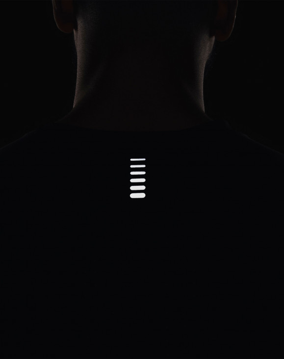 detail Pánské tričko s krátkým rukávem Under Armour UA Iso-Chill Laser Tee-BLK